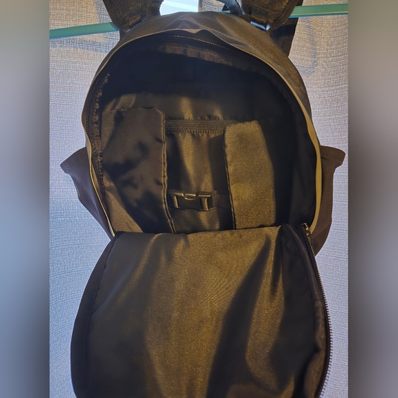 lululemon Fast and Free Running Pack - Picture 4 of 8